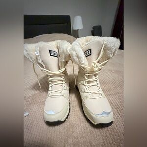 Sporto Women's Cream Winter Boots